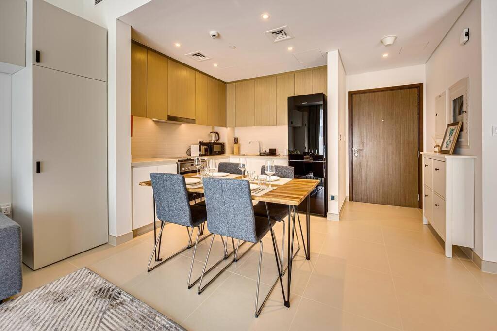 Luxury View-1bd-52/42