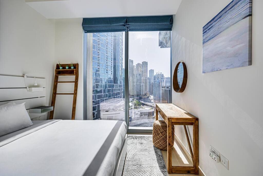 Luxury View-1bd-52/42 * Dubai