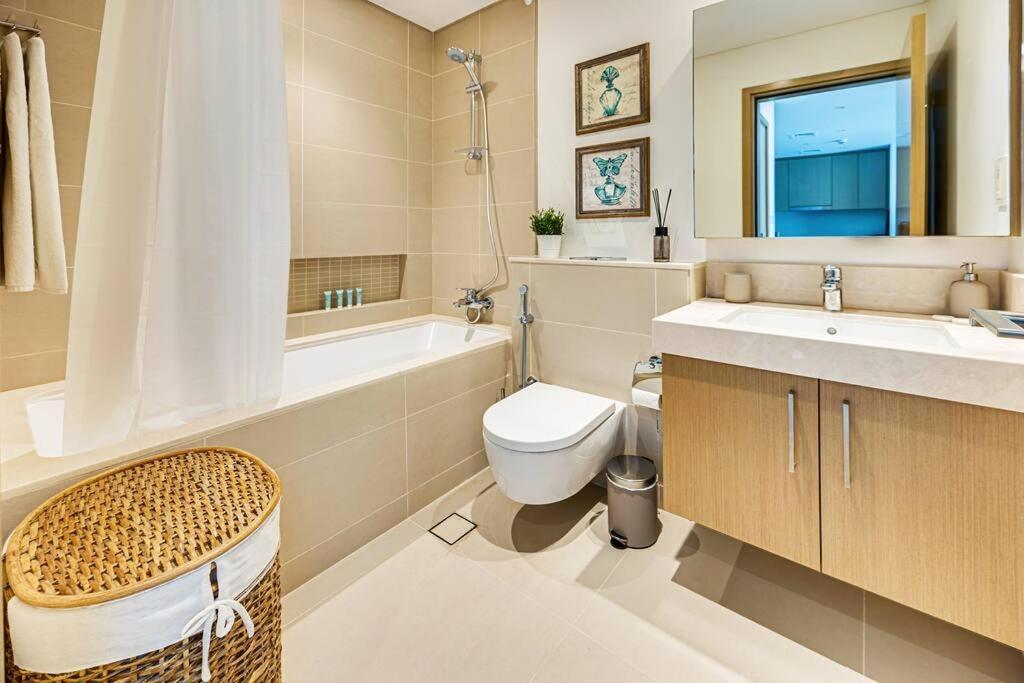 Luxury View-1bd-52/42 Dubai