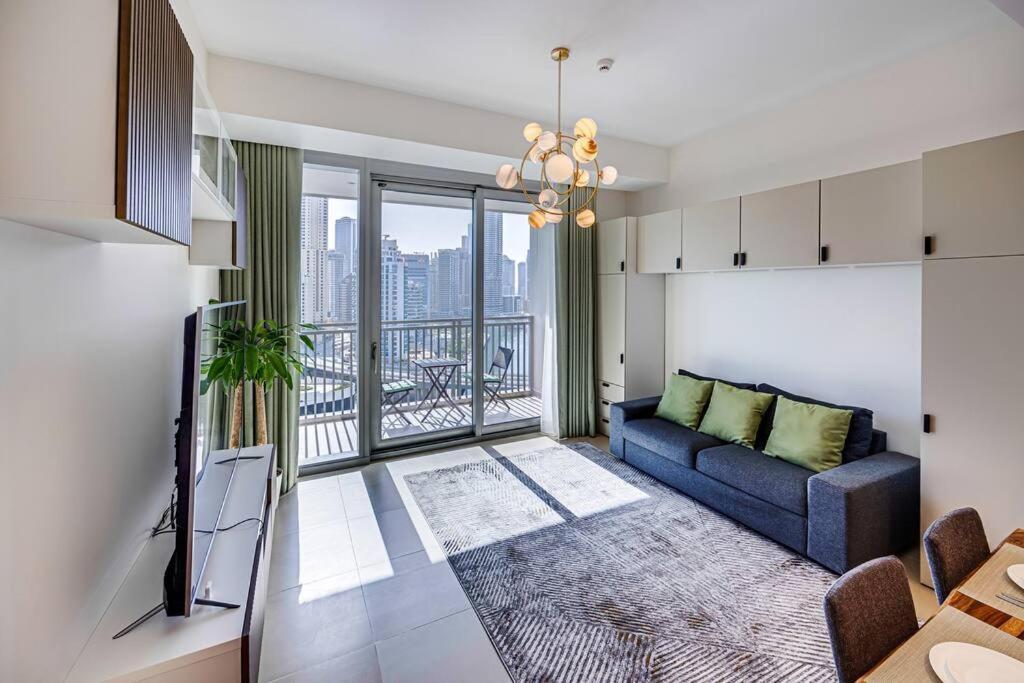 Luxury View-1bd-52/42 Dubai
